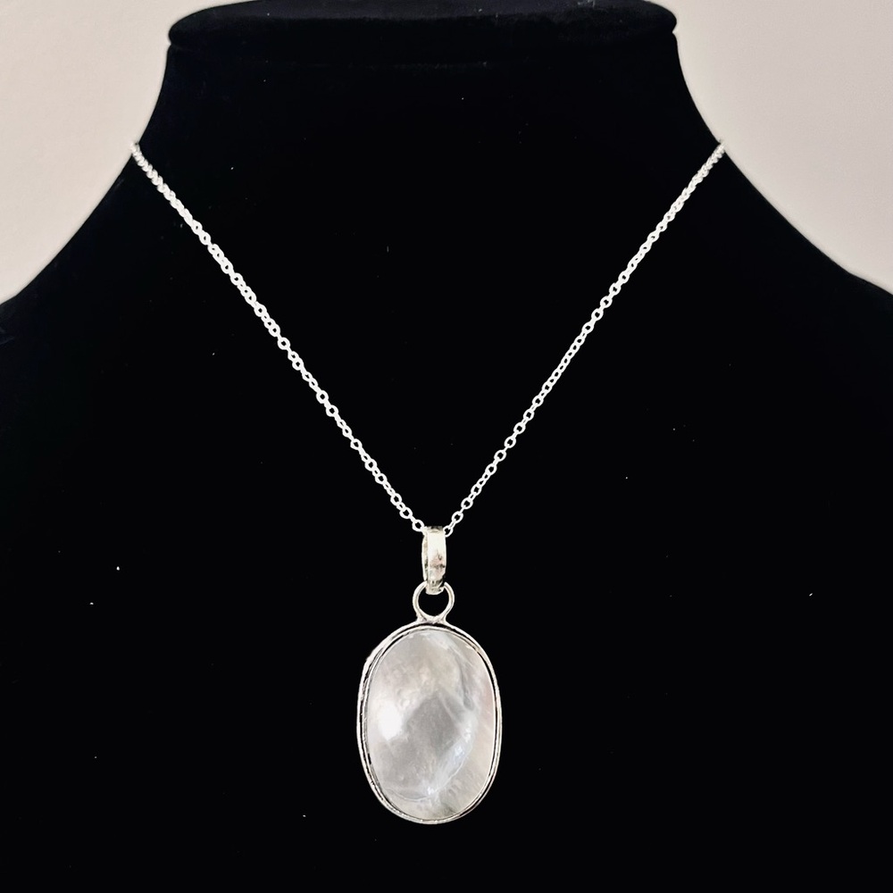 925 Sterling Silver Mother of Pearl Pendant Necklace